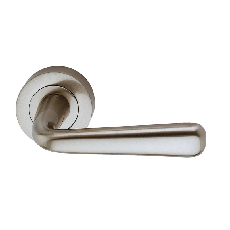 Poignée de porte modèle "101" en laiton avec Rosace Ronde en finition nickel satiné