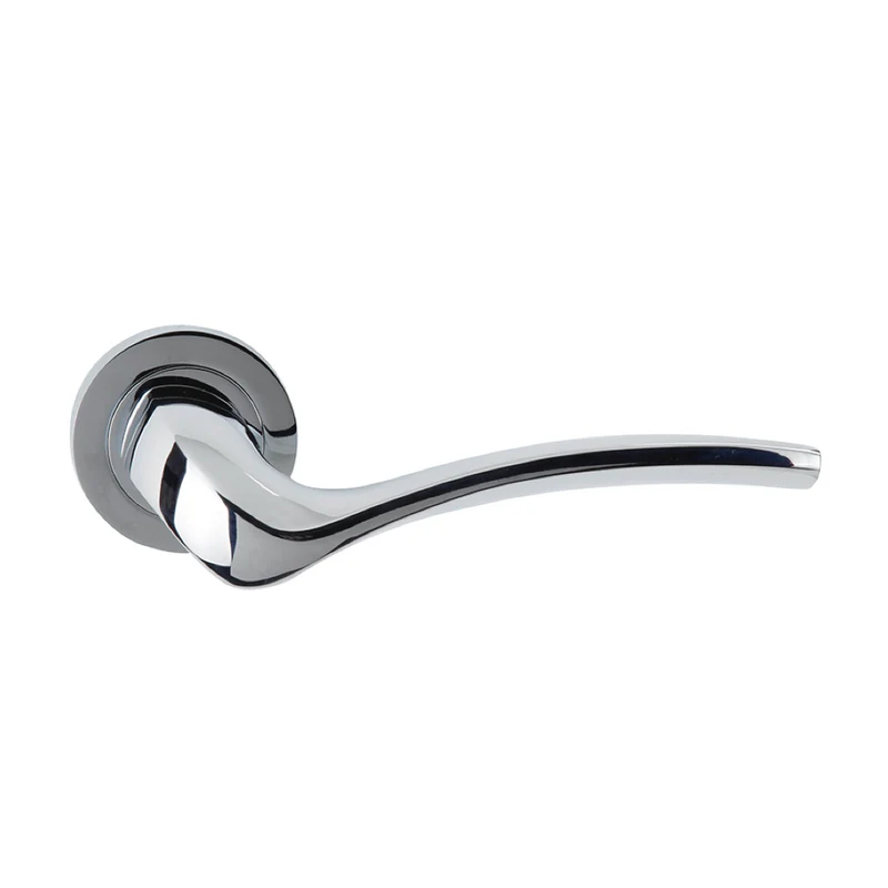 Poignée modèle « 930 » ondulée Iris en zamak avec rosace ronde finition chrome brillant pour portes