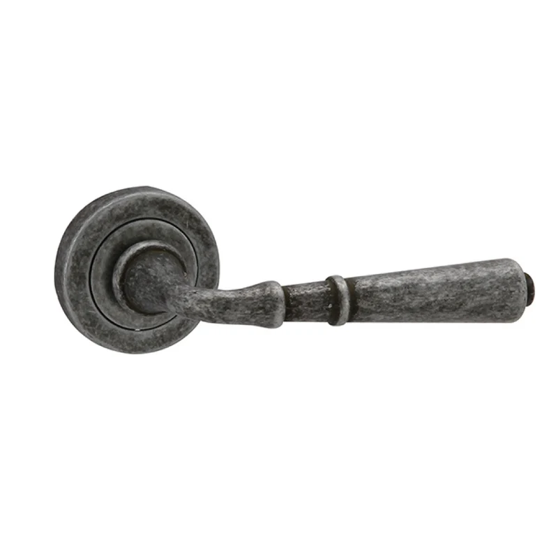 Poignée de porte modèle '508' avec rosace ronde finition cuir vieilli noir