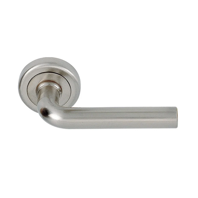 Poignée de porte « 443 » en zamak avec rosace ronde finition nickel satiné
