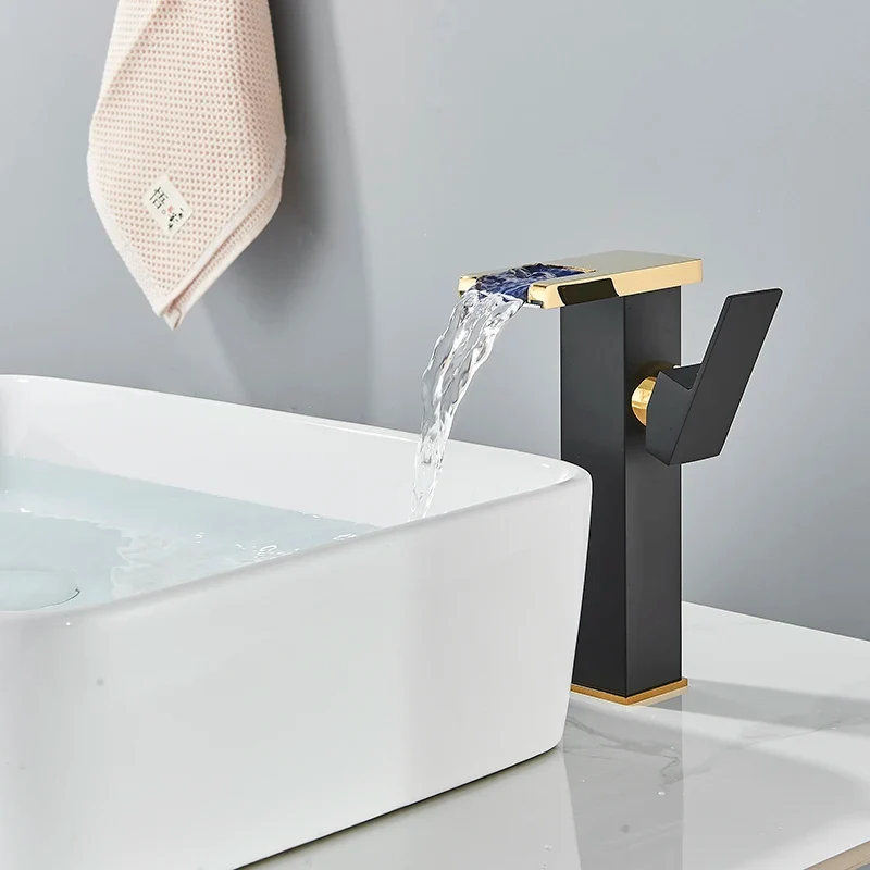 Rubinetto Lavabo Nero con LED e Maniglia Singola | Design Elegante per Controllo Temperatura